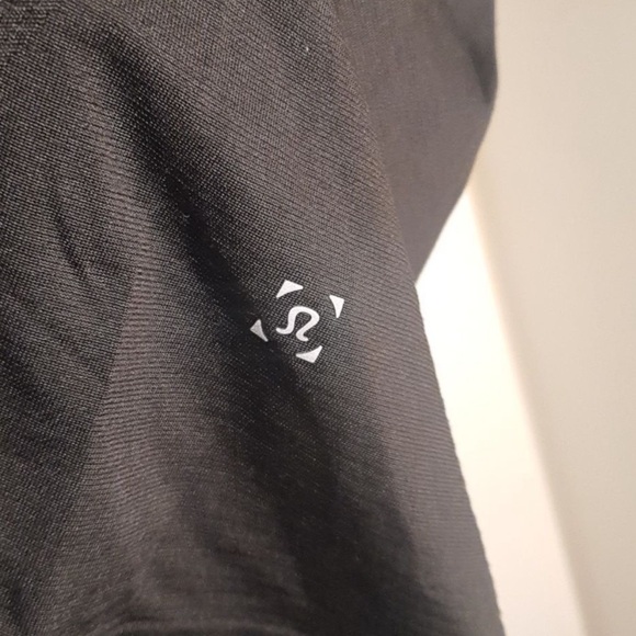 Lululemon tshirt gray sz M - Picture 3 of 5